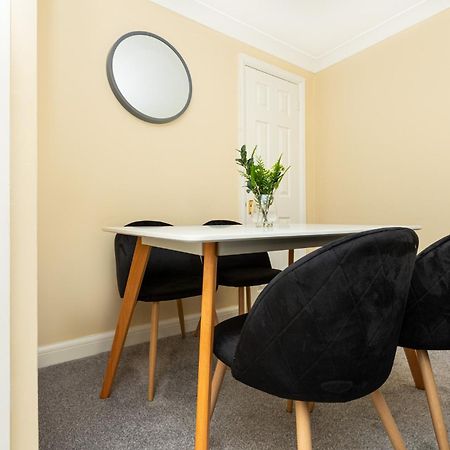Charming 1Br Flat, Canning Town, Excel, City Hall London Kültér fotó